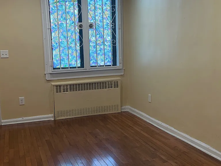 1088 E 53rd St #1 — Photo 3