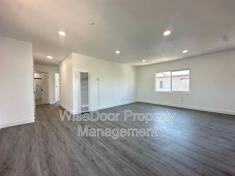 810 S Flower St #1 — Photo 6