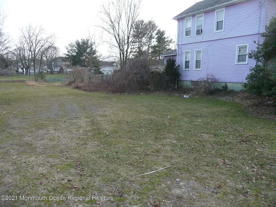 2nd image of 104 Lewis St