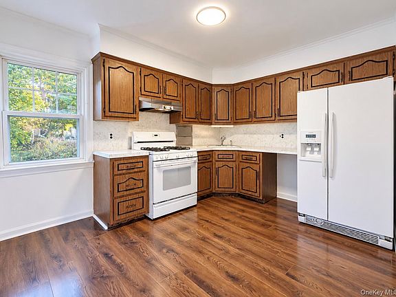 5th image of 411 Howells Road