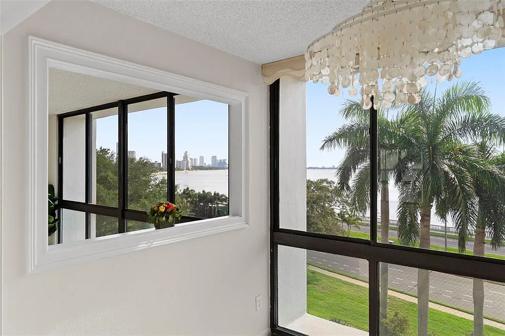 2 bed, 2.0 bath, 1702 sqft, $3,995 — Photo 3