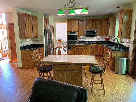 4th image of 1207 King Edward Ave