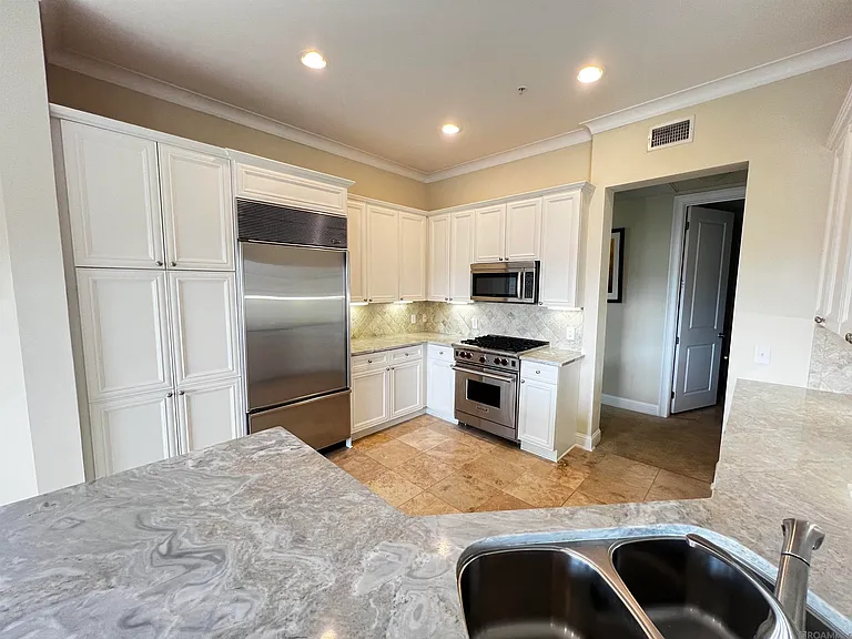 998 Stanford Ave #518 — Photo 4