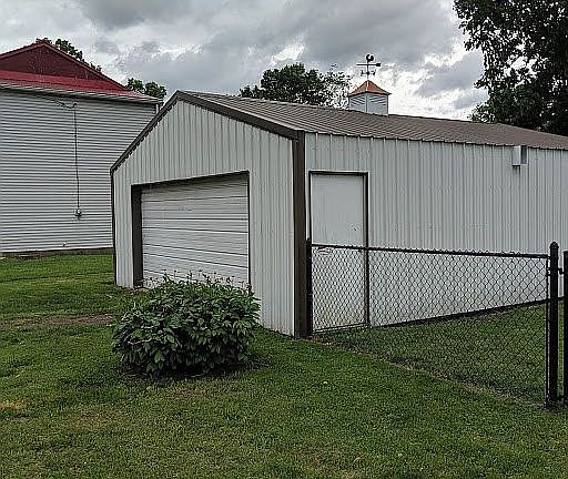 4th image of 3007 1st St