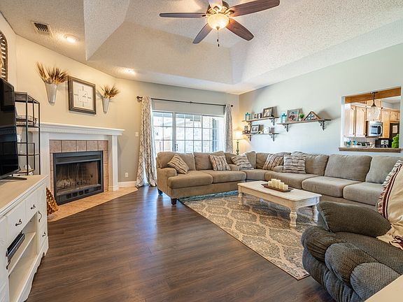 3rd image of 4814 Royal Oak Dr