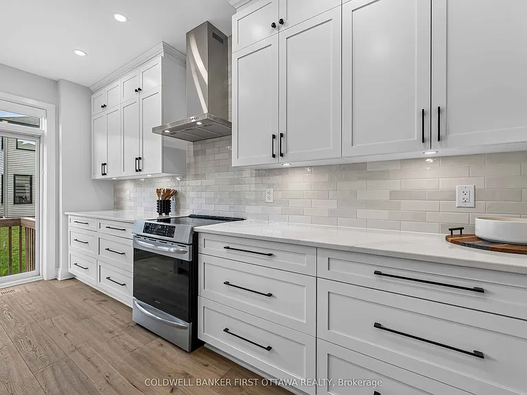 286 Cornice St — Photo 16