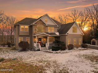 111 Highland Ln, Lords Valley, PA 18428