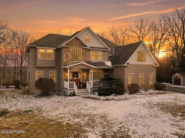 111 Highland Ln, Lords Valley, PA 18428