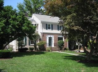 19 Reeve Cir, Millburn, NJ 07041