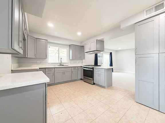 5th image of 1305 Feather Ave
