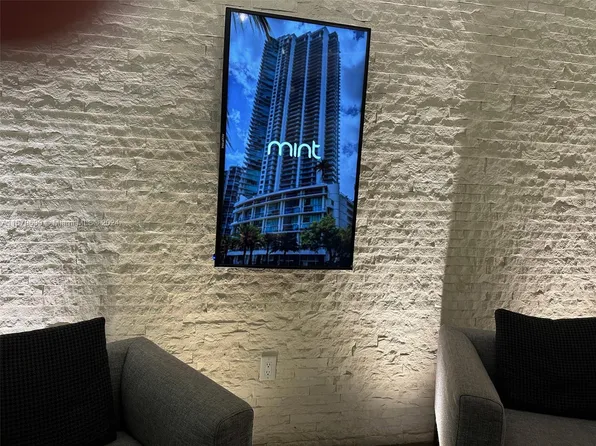 92 SW 3rd St APT 1211, Miami, FL 33130