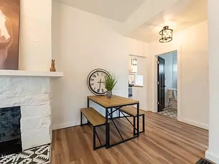 2145 Gladstone Ave — Photo 9