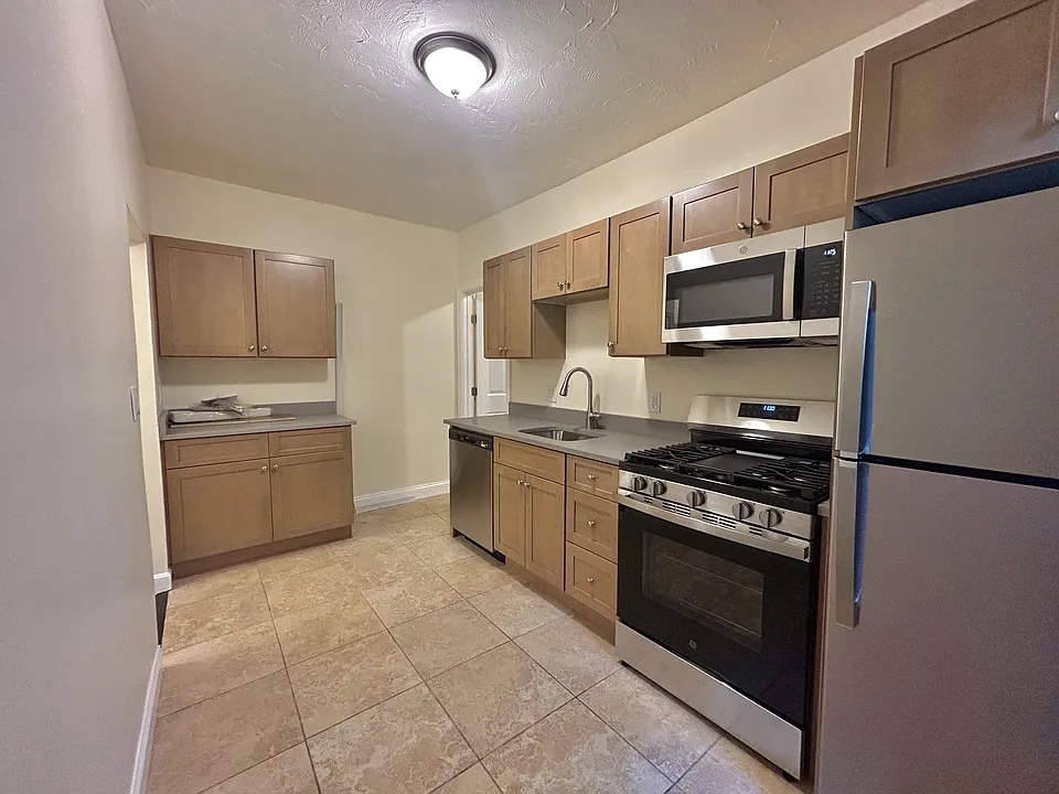 435 Walnut Ave #6