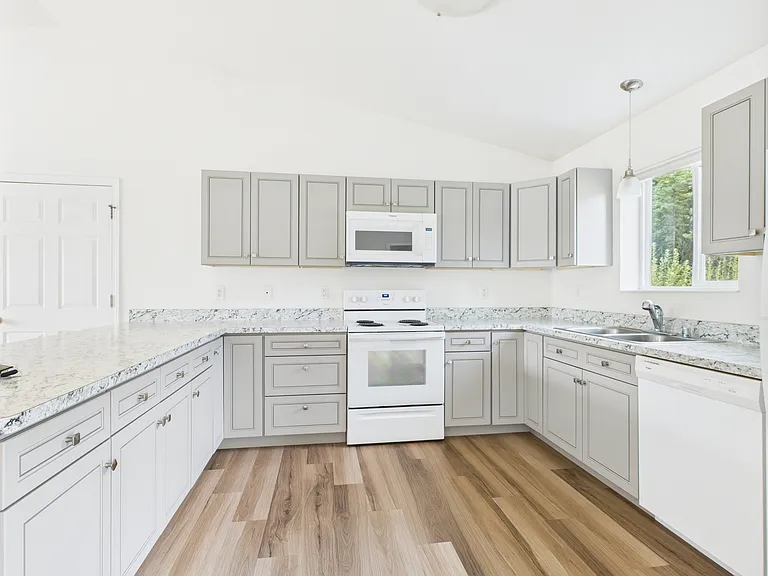 1771 Dallas Dr — Photo 2