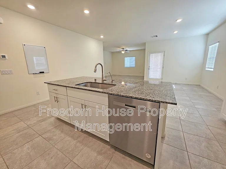 56 Pioneer Range Ave — Photo 28