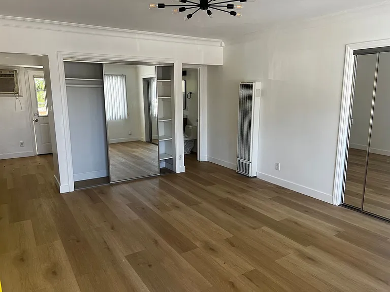10926 Hortense St — Photo 5