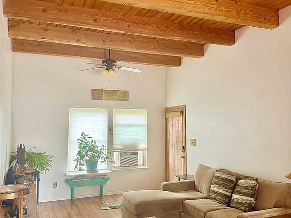 5th image of 1084 Avenida Linda