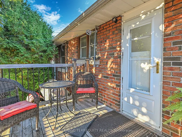 246 Elizabeth St — Photo 19