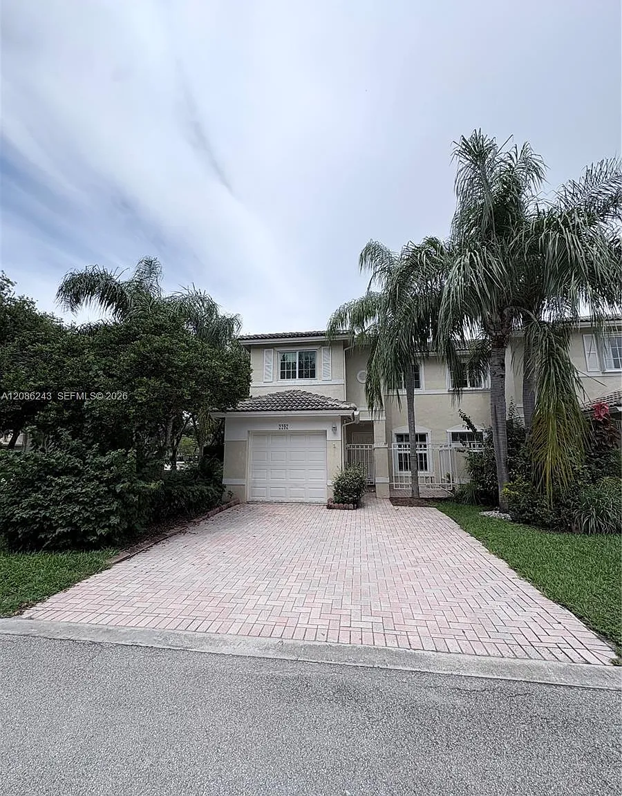 Pembroke Isles 1 — Photo 1