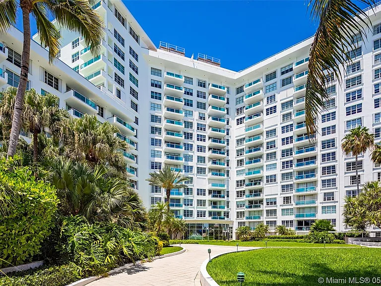 5161 Collins Ave #1718 — Photo 16