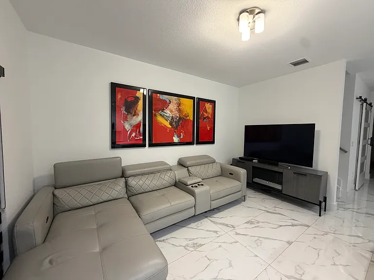 3755 SE 3rd Ct — Photo 10