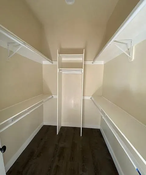 primary bedroom has walk-in closet