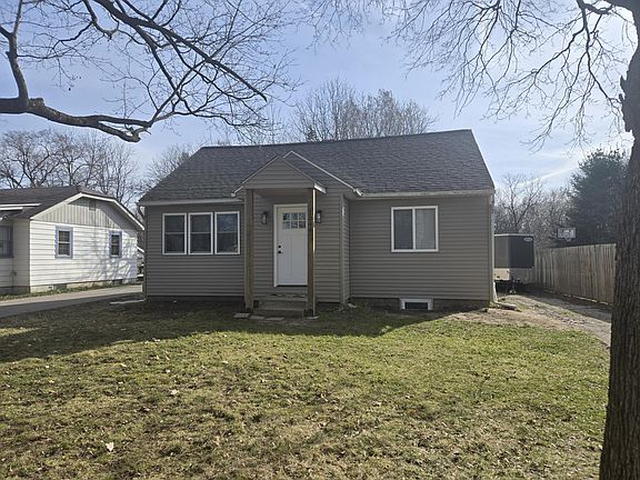 2nd image of 1044 Kusterer Dr NW