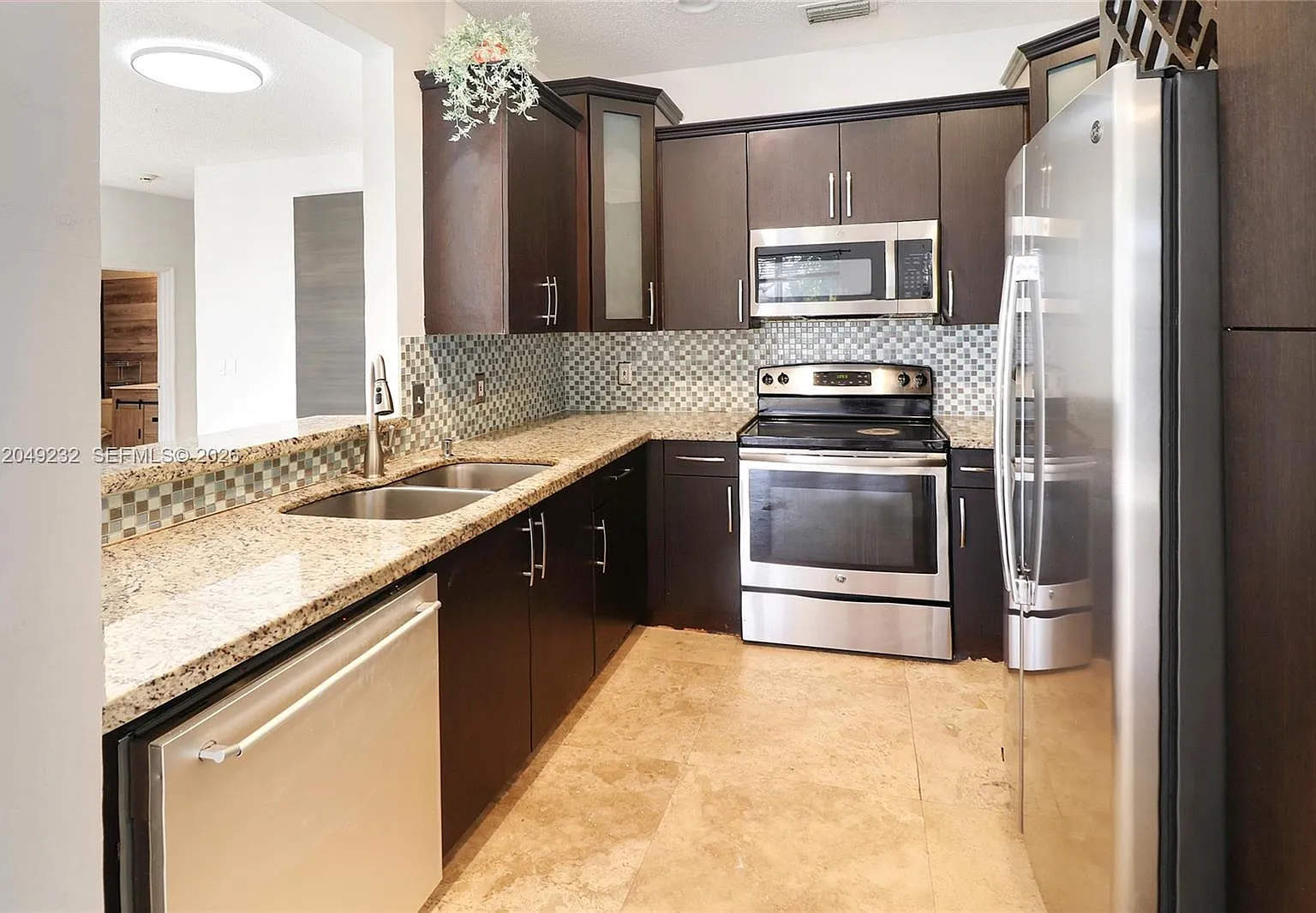 3 bed, 2.5 bath, 1672 sqft, $3,400 — Photo 4
