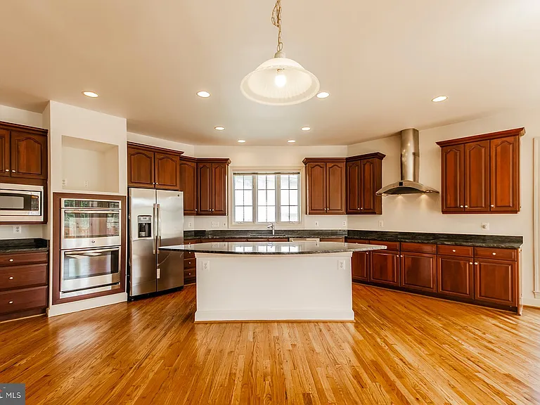 9005 Edgepark Rd — Photo 12