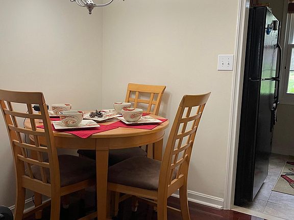 5th image of 228 N Thomas St APT 1