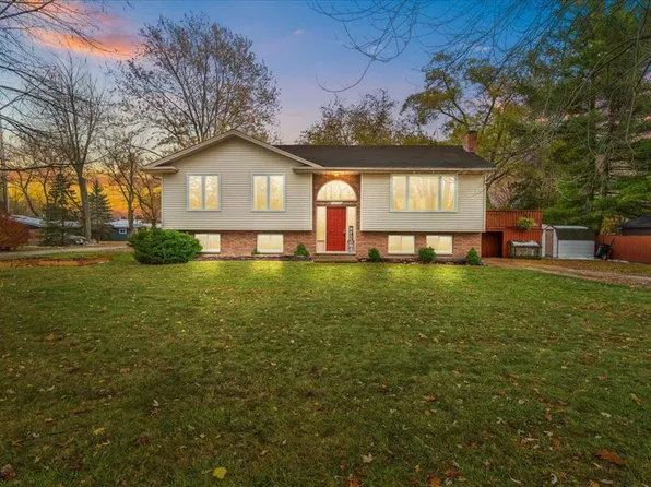 4547 William St, Plympton Wyoming, ON N0N 1J6