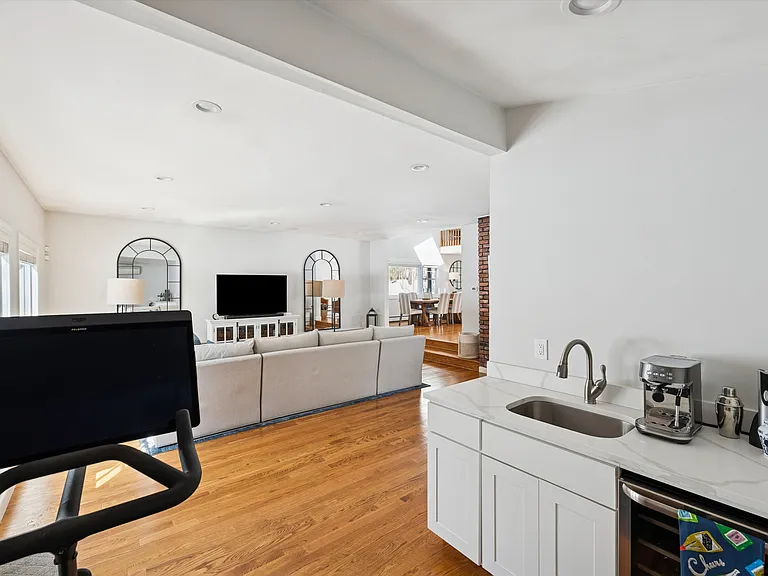 4 Stuart Ct — Photo 11