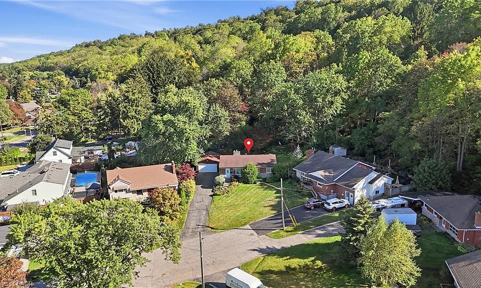 1st image of 8 Hill Pl