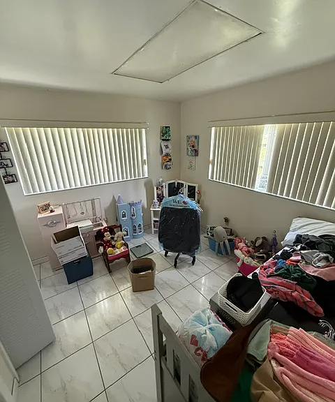 1028 W 65th St #1 — Photo 11