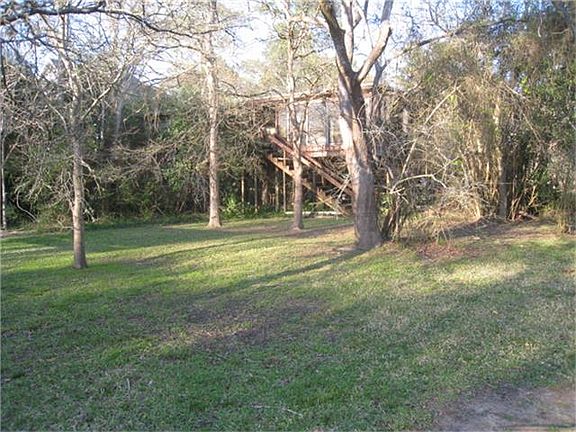 4th image of 3218 Oak Dr