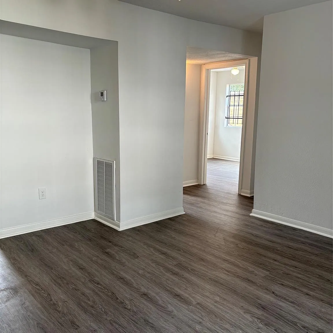 2 bed, 1.0 bath, 8112 sqft, $950 — Photo 3