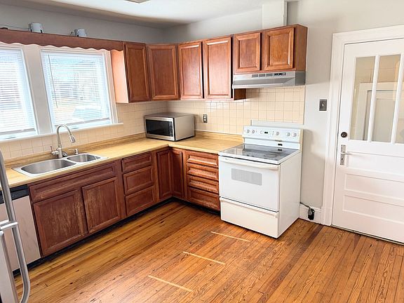 3rd image of 153 Beechwood Dr