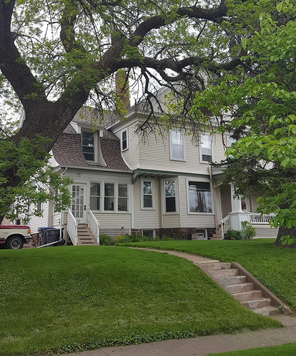 Building Photo - 612 N 40th Ave W