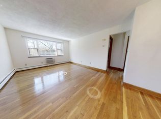286 Grove St #I, Auburndale, MA 02466
