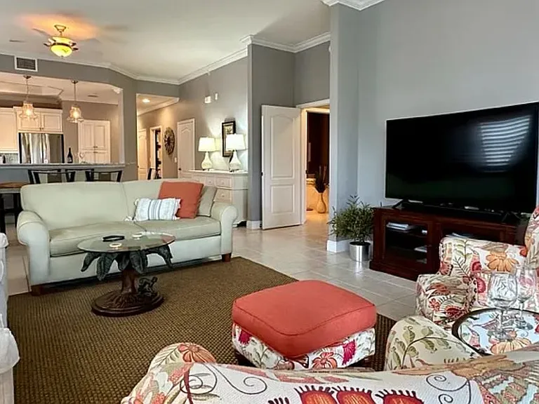 14815 Laguna Dr #103 — Photo 11