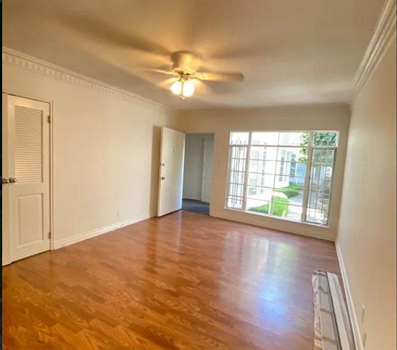 1st image of 150-160 1/2 N Sycamore Ave #1