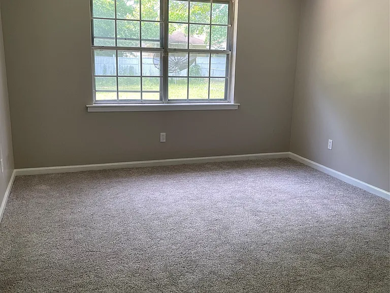 518 W Wilding Dr — Photo 10