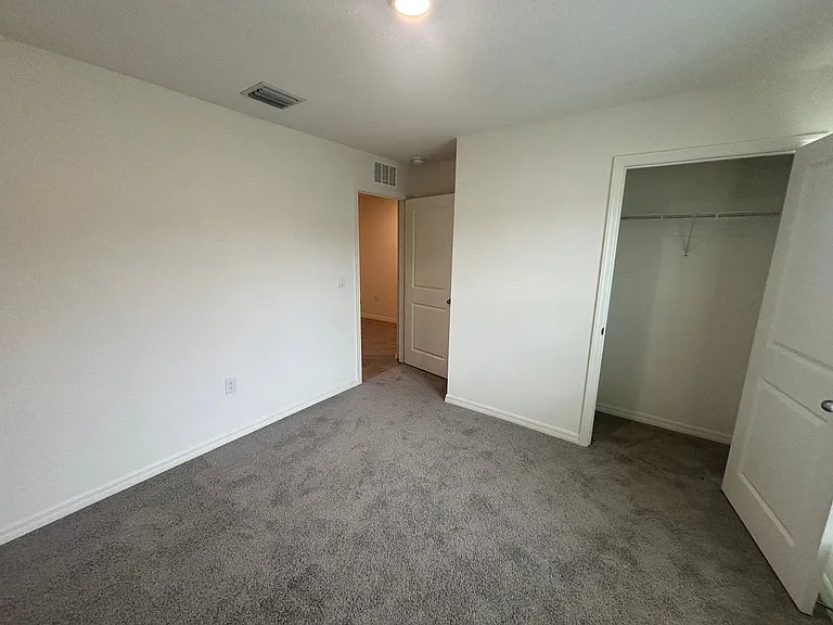 481 W Rexford Dr — Photo 5