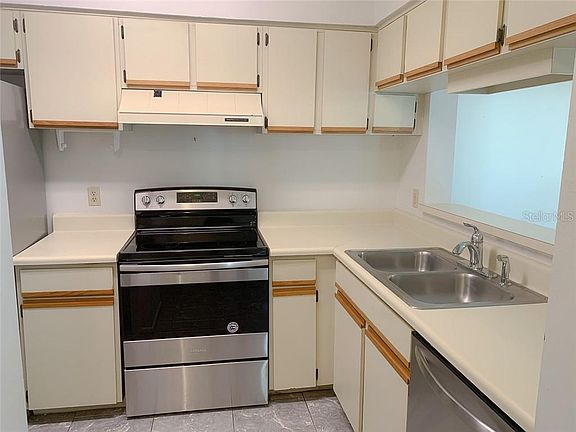 Home For Sale In CENTRE COURT 04 PH 01
