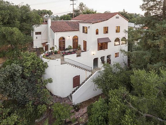 2nd image of 330 Alta Vista Ave