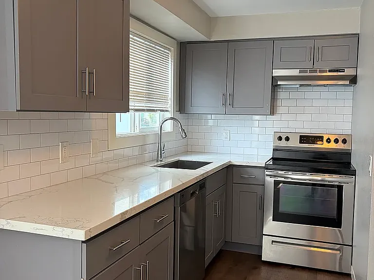 925 SW Holden St #3 — Photo 2