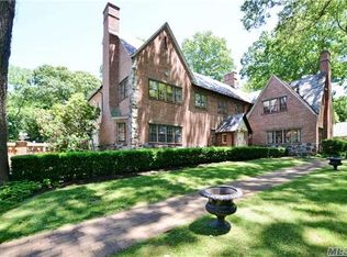 130 Huntington Bay Rd, Huntington, NY 11743