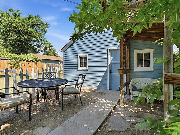 5th image of 326 E Pitkin St