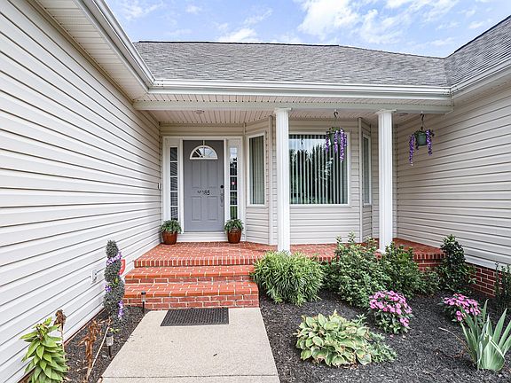 3rd image of 165 Oxford Ln