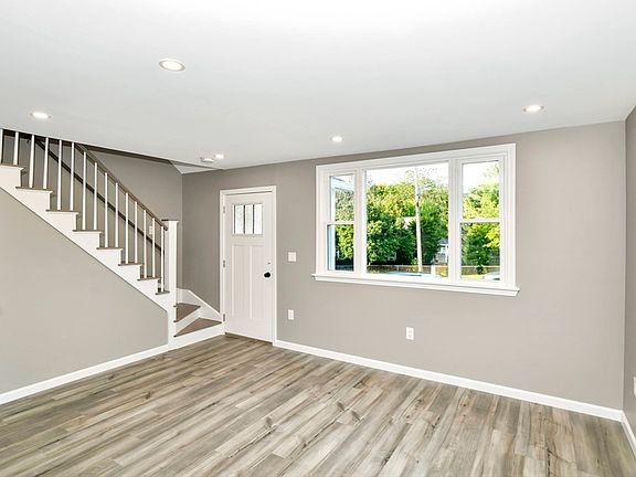 5th image of 159 Stoughton St